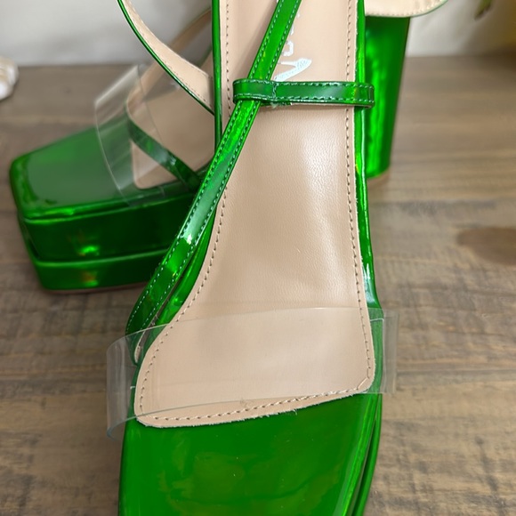 Vivianly Metallic Green Clear Toe Strap Platform Wide Heel Sandals - Picture 3 of 11